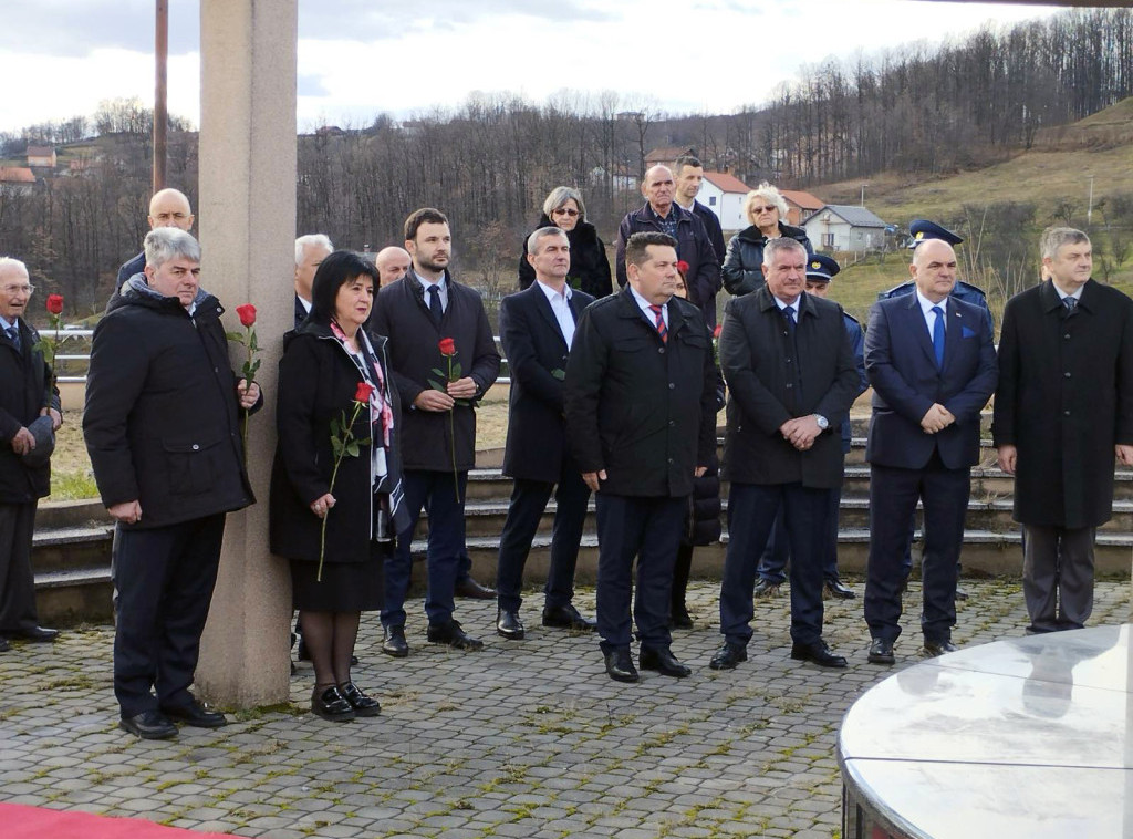 Republika Srpska: Položeni venci na spomen-kosturnicu i grobnicu 12 banjalučkih beba