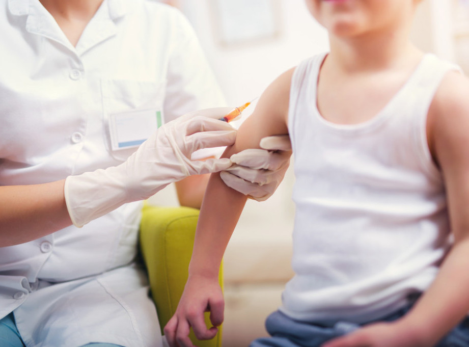 Lekarska komora Srbije apelovala na roditelje da vakcinišu decu obaveznim vakcinama
