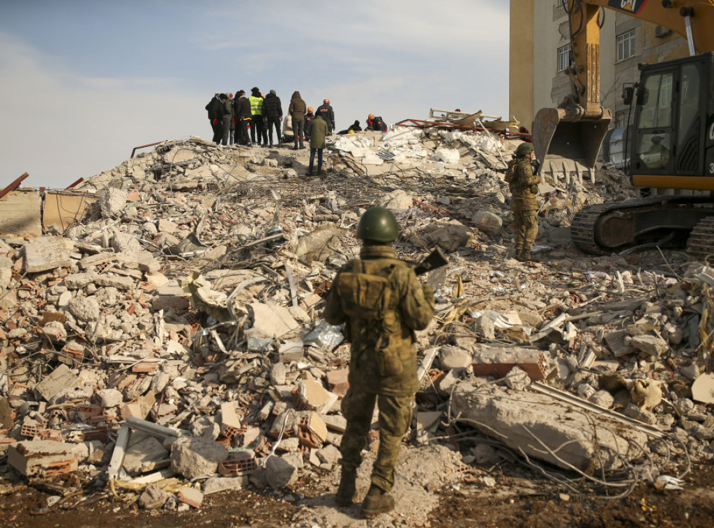 Turska: Dve žene pronađene žive ispod ruševina posle 62 sata od zemljotresa