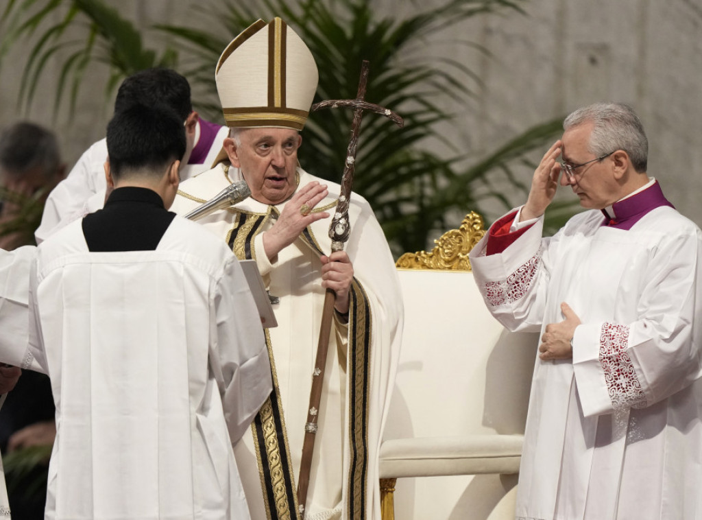 Papa sveštenstvu katoličke crkve preneo poruku jedinstva na Veliki četvrtak