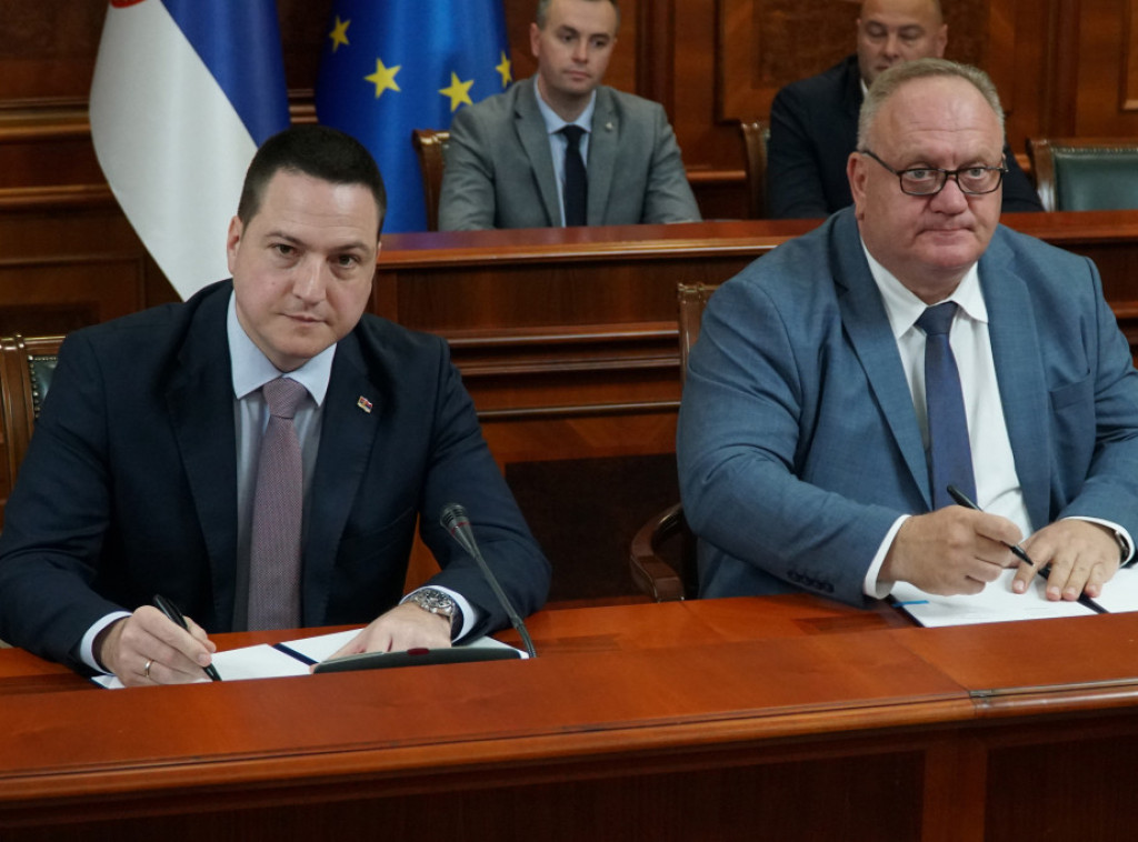 Ružić potpisao ugovore o izgradnji tri nova vrtića u Srbiji
