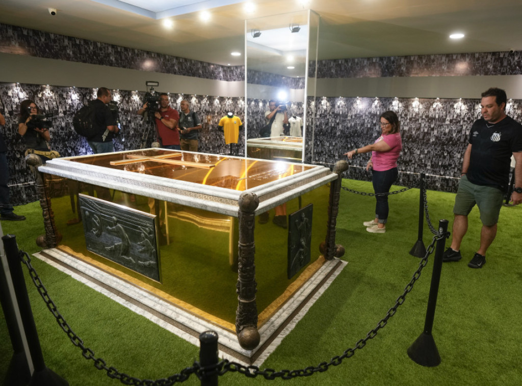 AP: Peleov mauzolej otvoren na groblju u brazilskom Santosu
