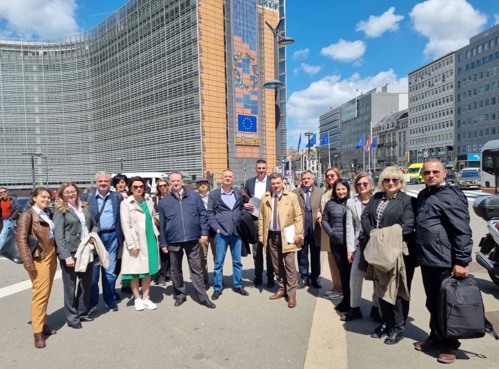 Državni službenici na položaju bili u studijskoj poseti institucijama EU