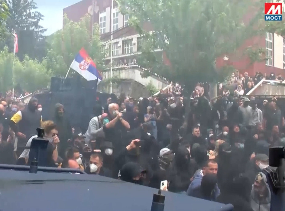Many injured in Zvecan clashes, one Serb shot and wounded with AK-47