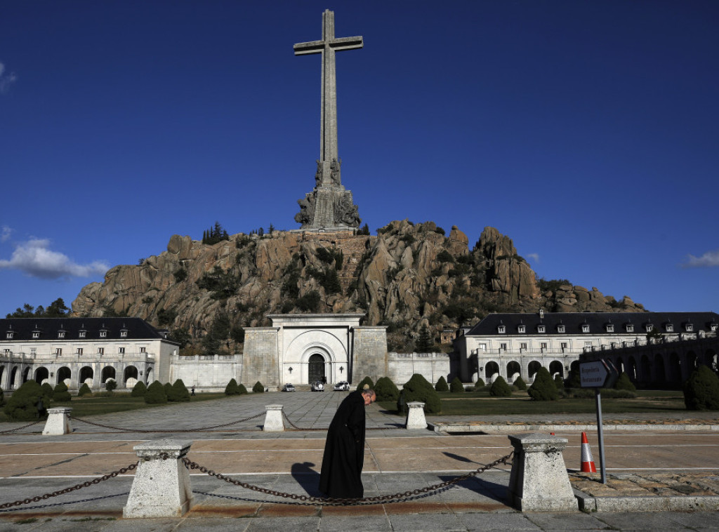 Španija: Počela ekshumacija 128 žrtava iz mauzoleja Franciska Franka