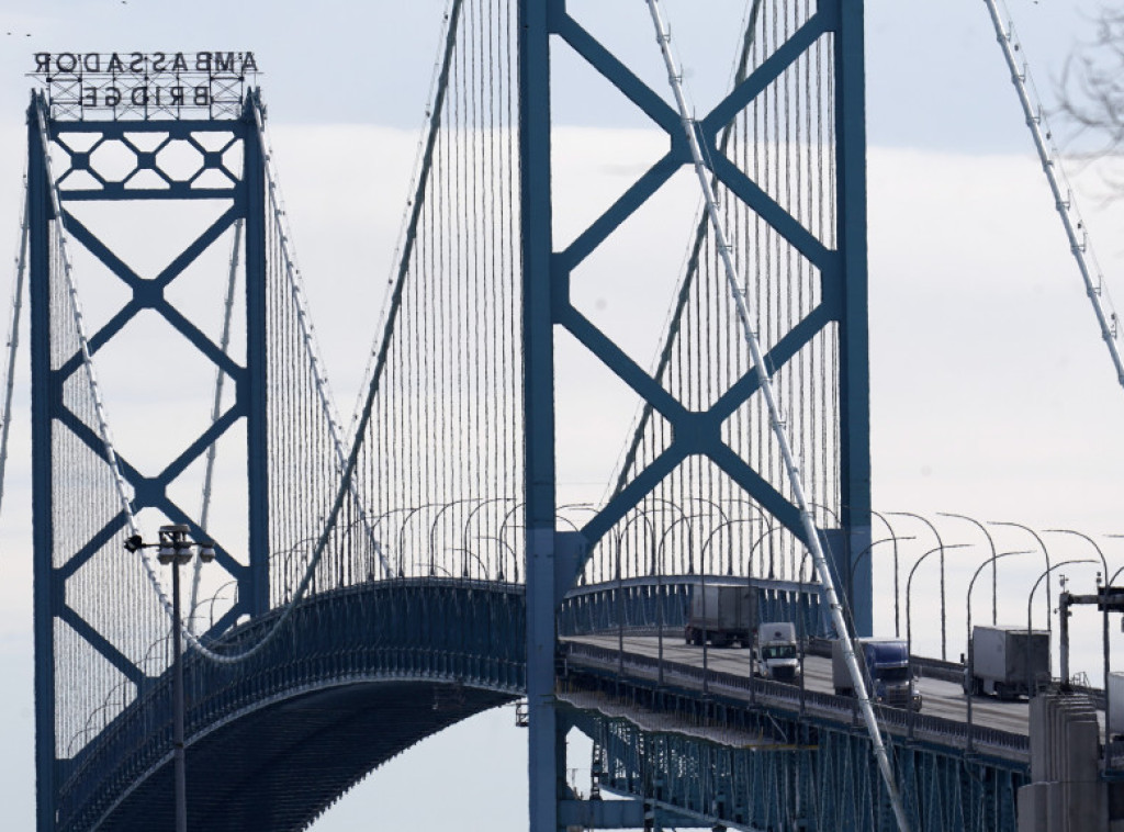 Detroit: Muškarac preživeo pad s mosta, sa visine od 45 metara