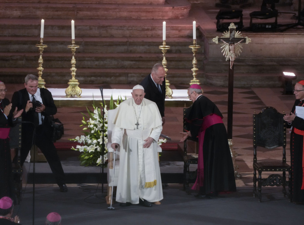 Papa Franja: Katolička crkva mora da se podvrgne pročišćenju i da sasluša žrtve seksualnog zlostavljanja
