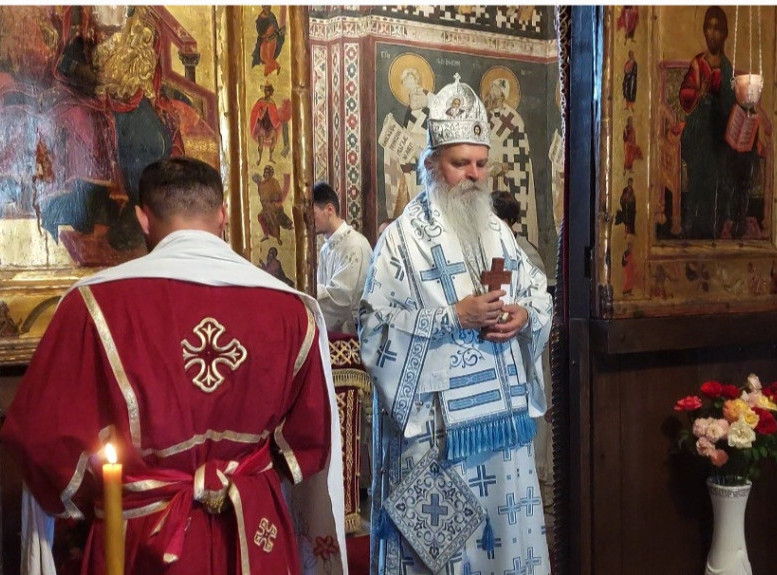 U hramu Svetog Dimitrija u Severnoj Mitrovici održana večernja služba
