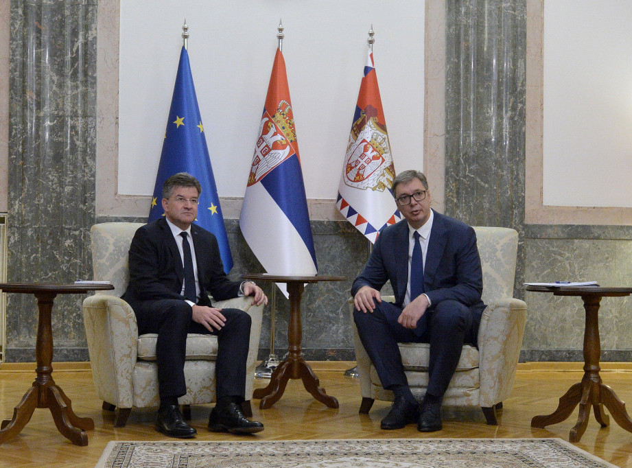 Vucic meets with Lajcak in Mostar