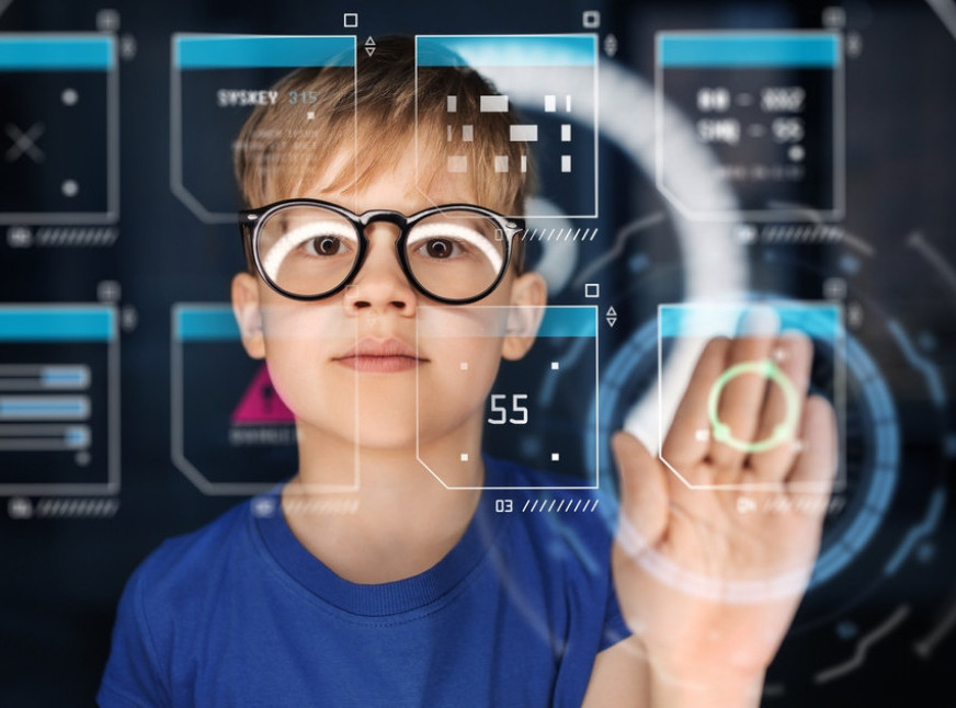 Korišćenje veštačke inteligencije rizično po bezbednost dece na internetu