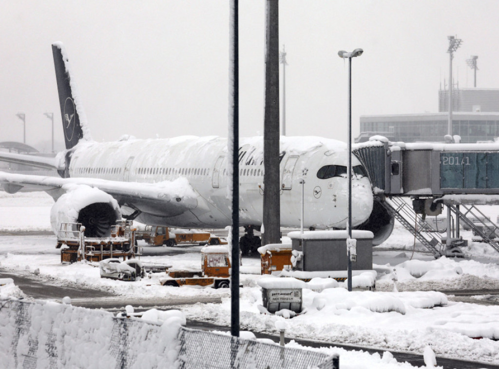 Aerodrom u Minhenu ponovo radi uz ograničenja, otkazano 560 letova