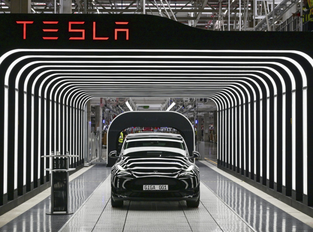 Kompanija Tesla obustavlja proizvodnju u Nemačkoj zbog napada u Crvenom moru