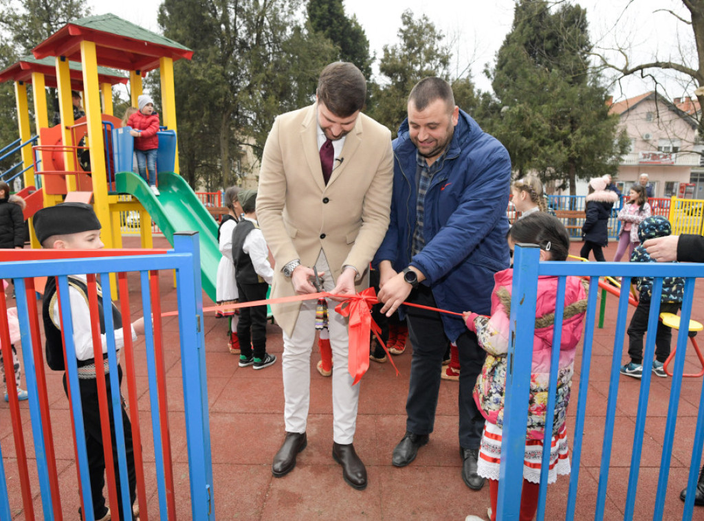 Đerlek otvorio dečje igralište u selu Mala Plana u Prokuplju