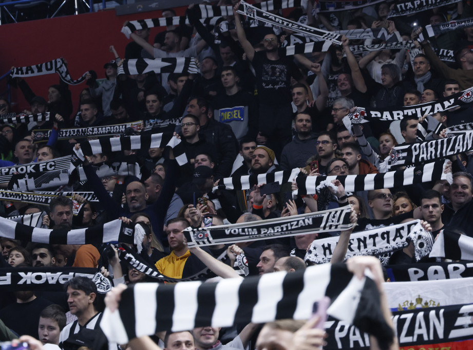 Partizan kažnjen iznosom od 5.000 evra zbog ubacivanja predmeta na teren na utakmici protiv Makabija
