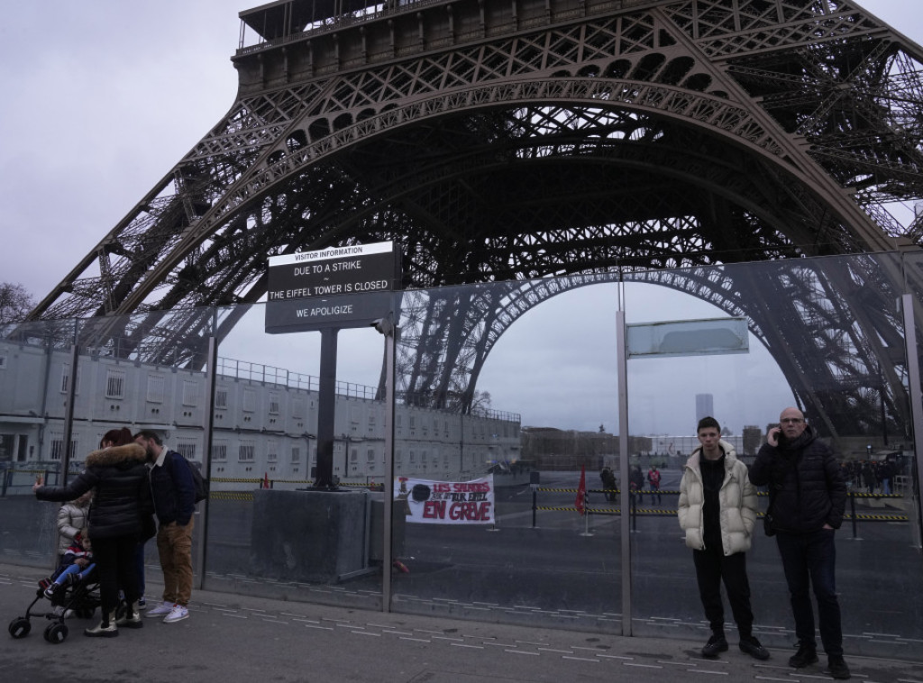 Zaposleni na Ajfelovom tornju u Parizu otpočeli štrajk tražeći povećanje plata