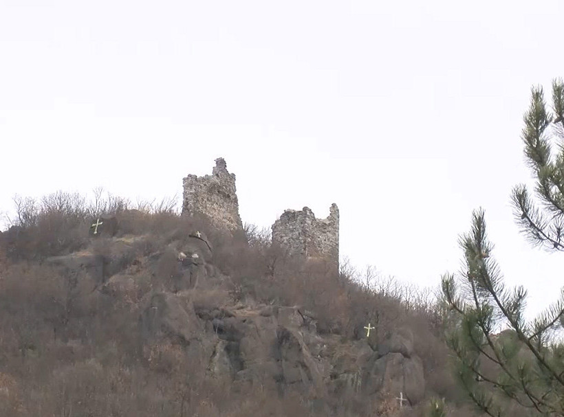 Serbian flag again flying over Zvecan Fortress in Kosovo-Metohija