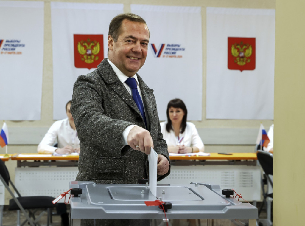 Medvedev: Oni koji uništavaju glasačke kutije su izdajnici i treba ih kazniti