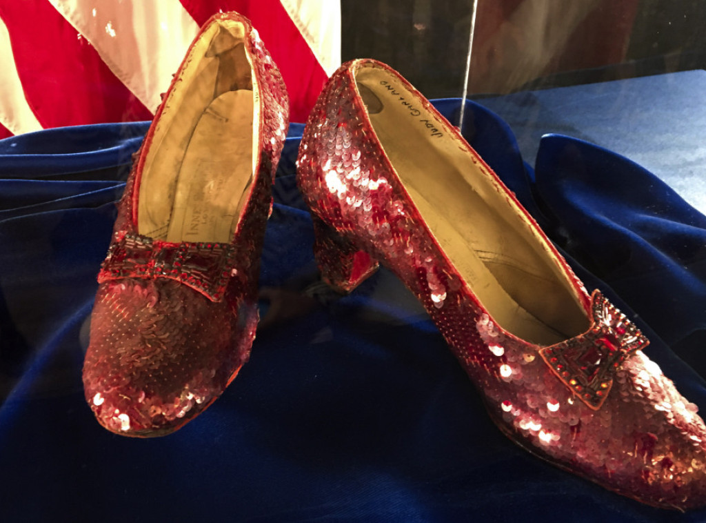 Ukradene papuče Džudi Garland iz "Oza" ići će na međunarodnu turneju