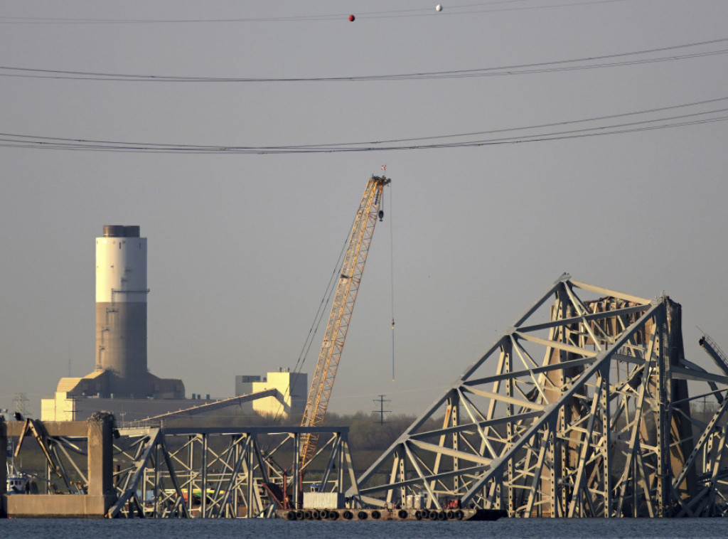 U Baltimor stigao najveći kran za vađenje ostataka srušenog mosta