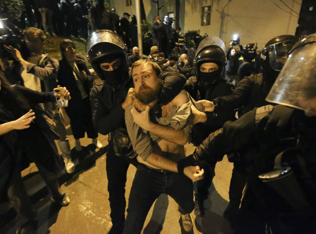 Tbilisi: Sukobi s policijom na protestu zbog zakona o stranim agentima