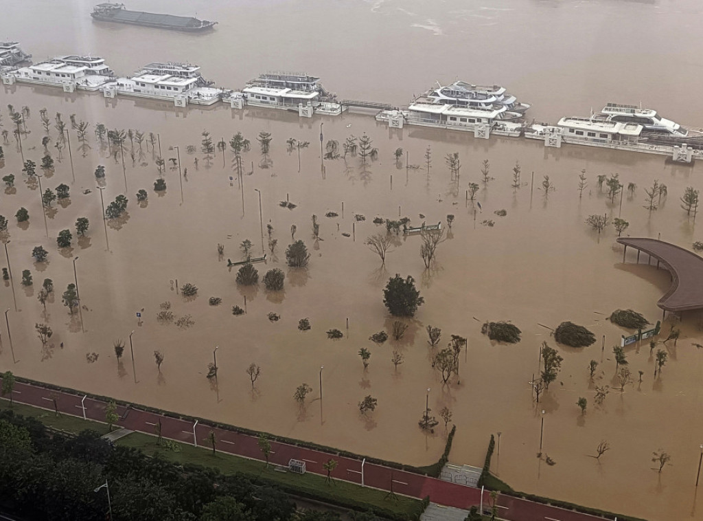 Četiri osobe poginule, desetoro se vodi kao nestalo u poplavama u kineskoj provinciji Guangdong