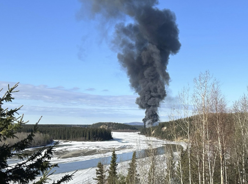 Dve osobe poginule kada se zapalio i srušio vojni avion na Aljasci