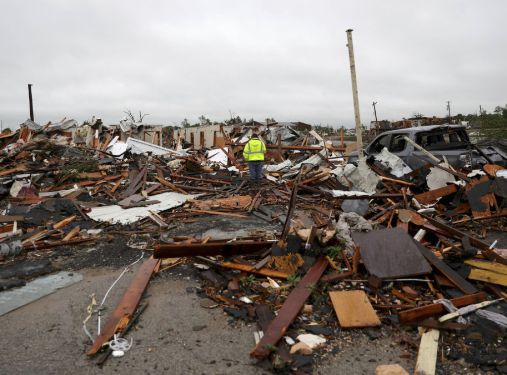 Najmanje četiri osobe poginule, na desetine povređenih u tornadu u Oklahomi