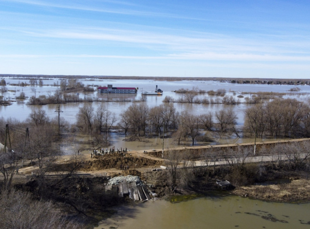 U ruskoj Tjumenskoj oblasti poplavljeno 385 stambenih objekata, 345 seoskih kuća