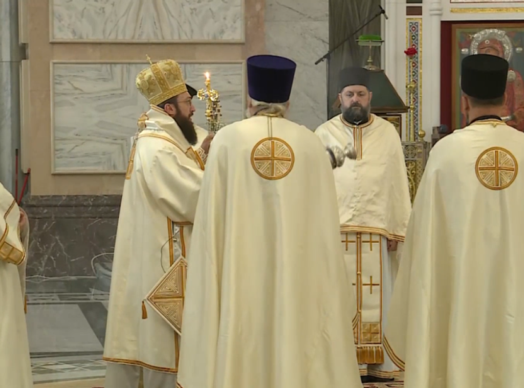Patrijarh Porfirije služi večernju vaskršnju službu, prisustvuju borci sa Košara