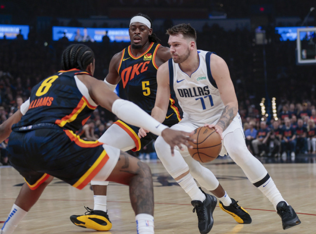 NBA: Košarkaši Dalasa savladali Oklahomu, Maveriksi na pobedu od finala Zapada