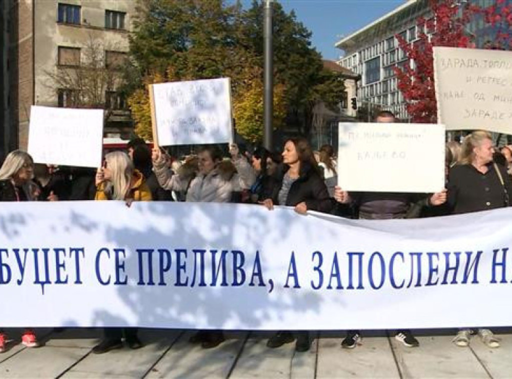 Zaposleni u javnom sektoru sa najmanjim platama prošetali Slavijom u znak protesta
