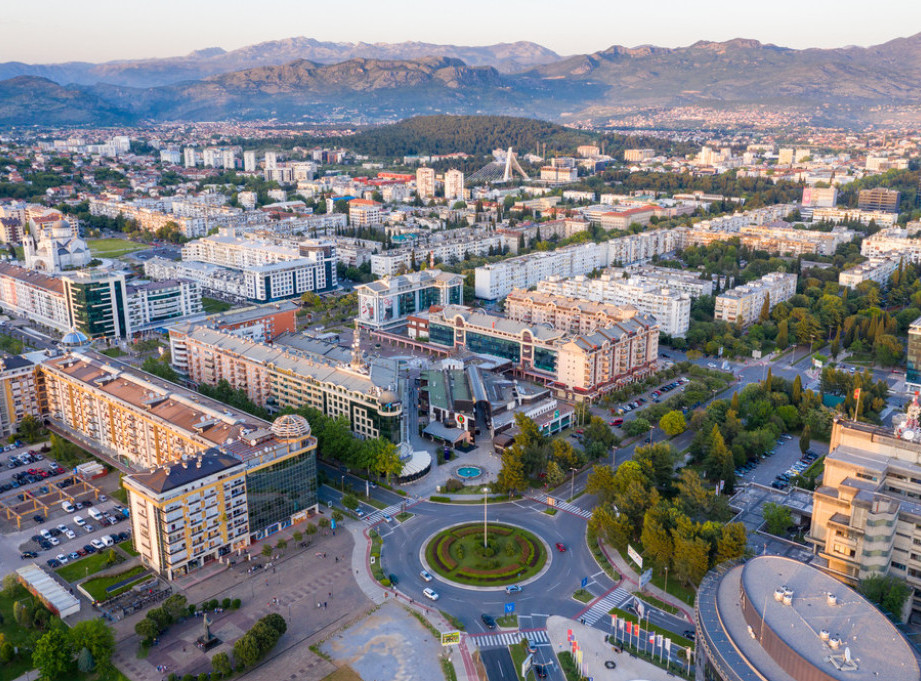 U Podgorici mirno, zadovoljni noćas slavili, nezadovoljni se probudili ranije