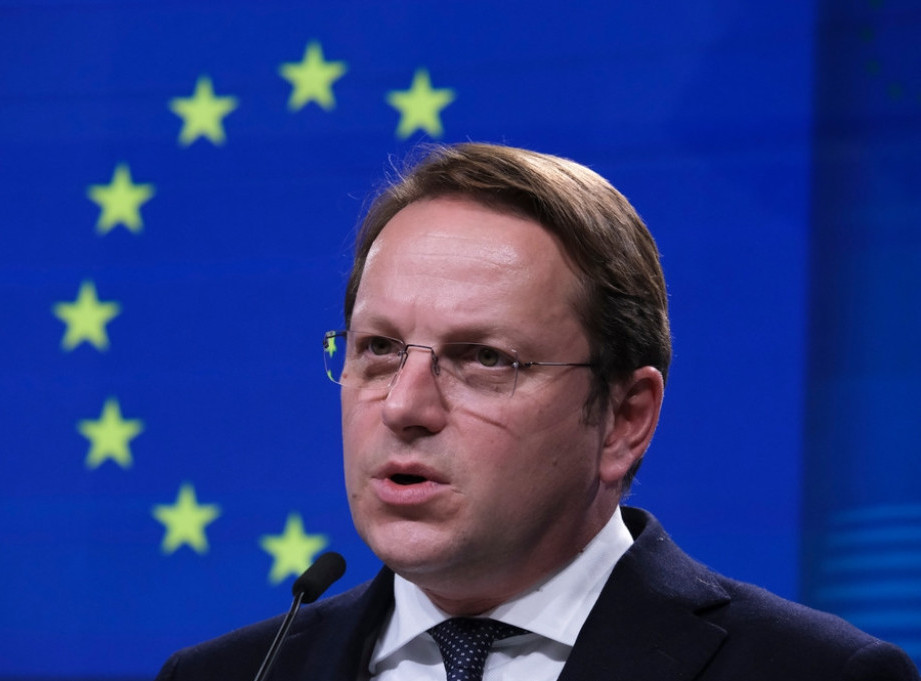 Evroposlanici traže ostavku Varhejija