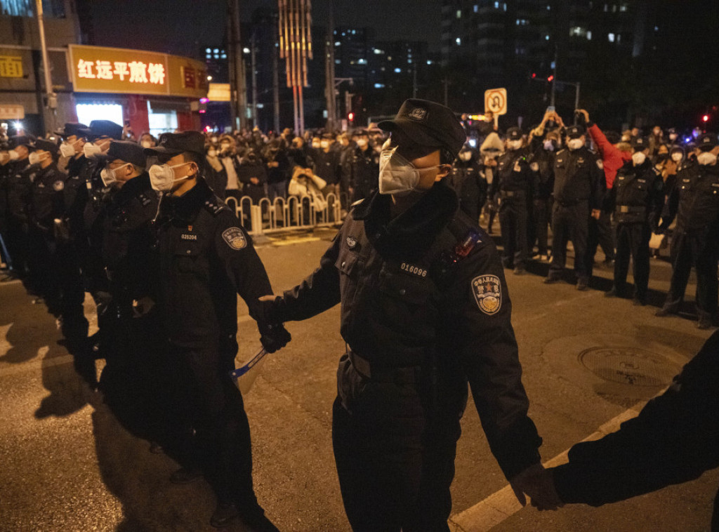 Kineska policija intervenisala u Pekingu i Šangaju da spreči proteste protiv kovid ograničenja