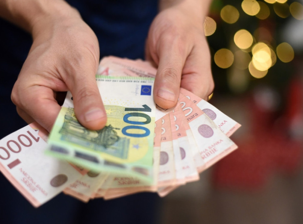 U oktobru najveće plate u Beogradu, najmanje u Bojniku