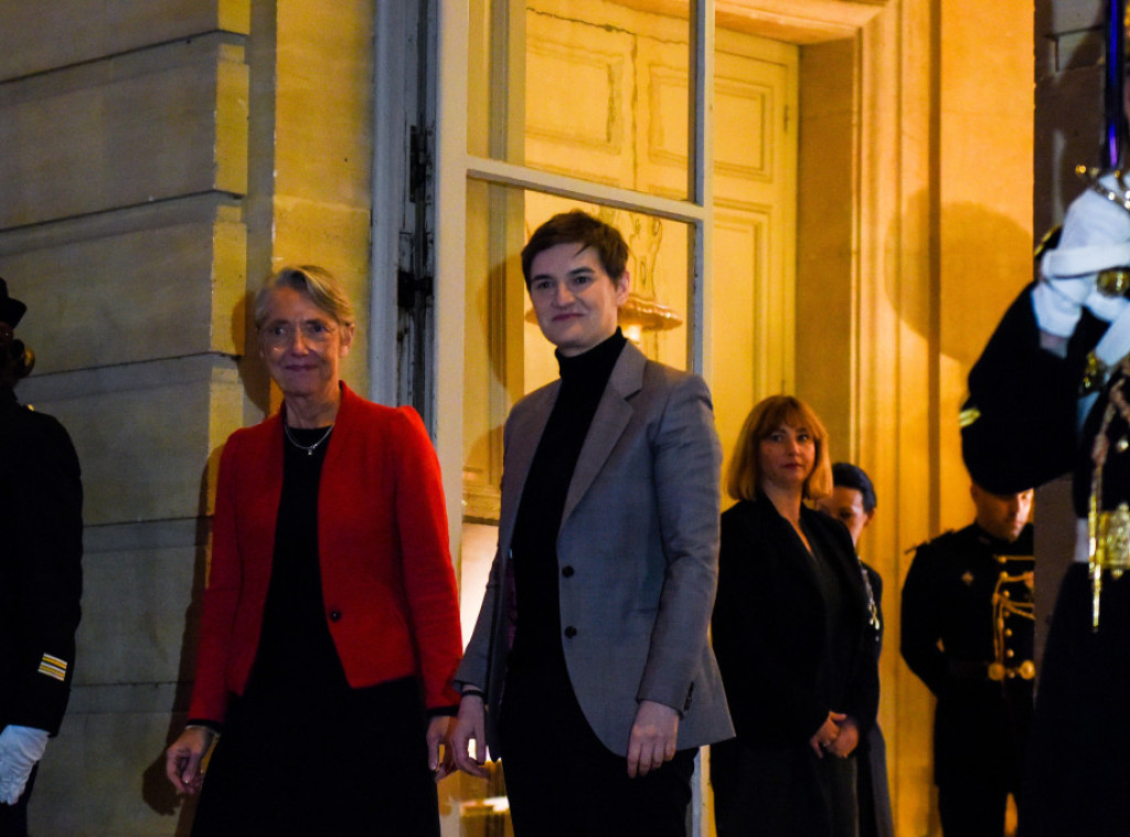 Brnabic welcomed by French PM at Matignon Palace