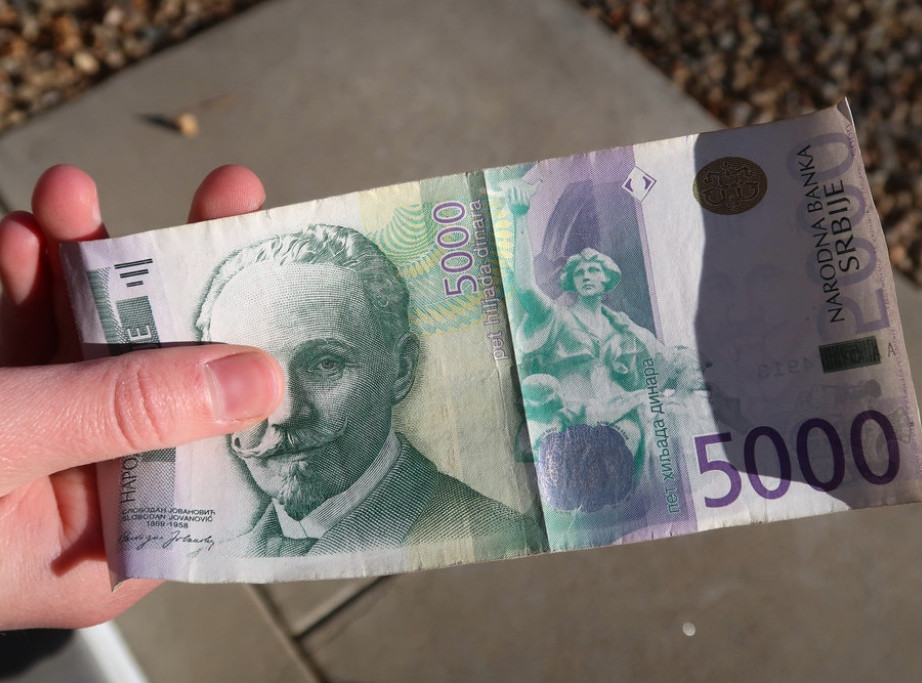 Sutra se nastavlja isplata 5.000 dinara pomoći mladima