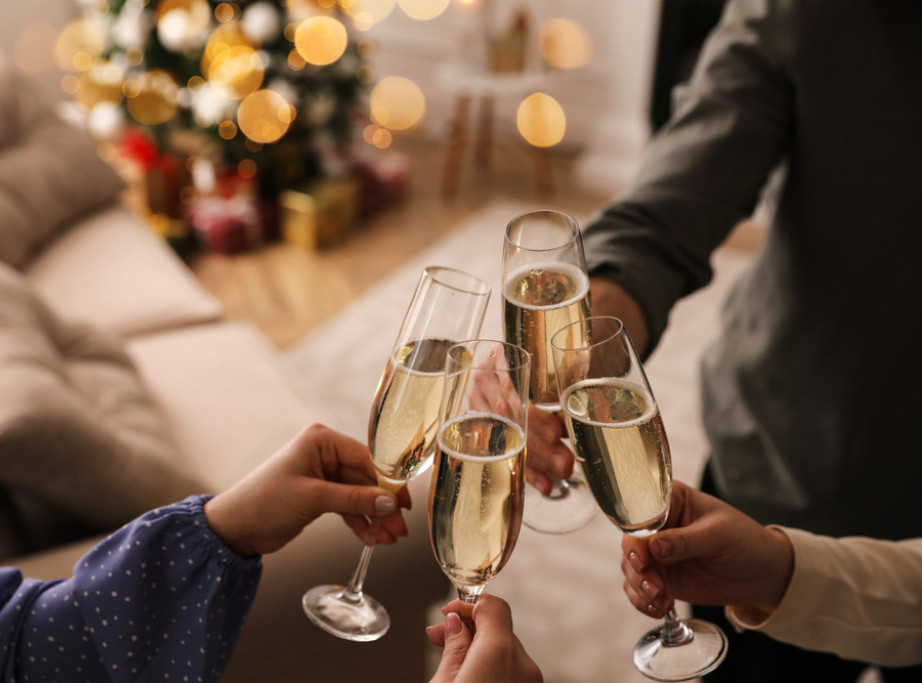 Građani BiH Novu godinu dočekaće uglavnom kod kuće