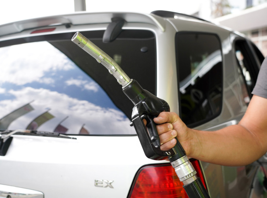 U Crnoj gori sve vrste goriva jeftinije od ponoći