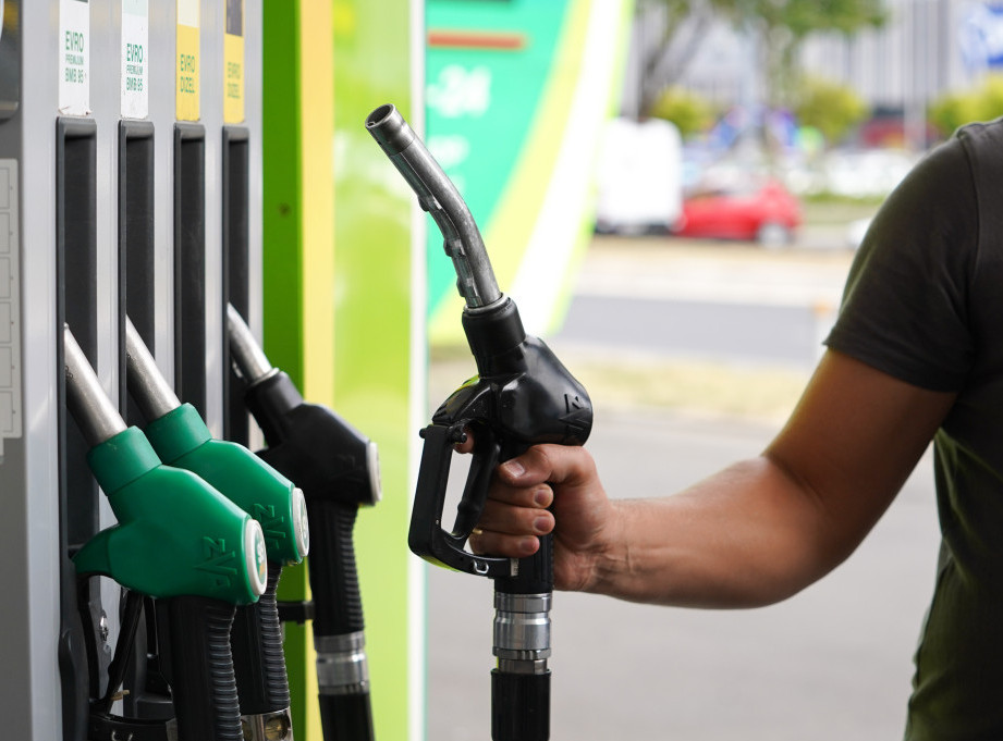 Cena benzina viša za dva dinara u narednih sedam dana, cena dizela nepromenjena
