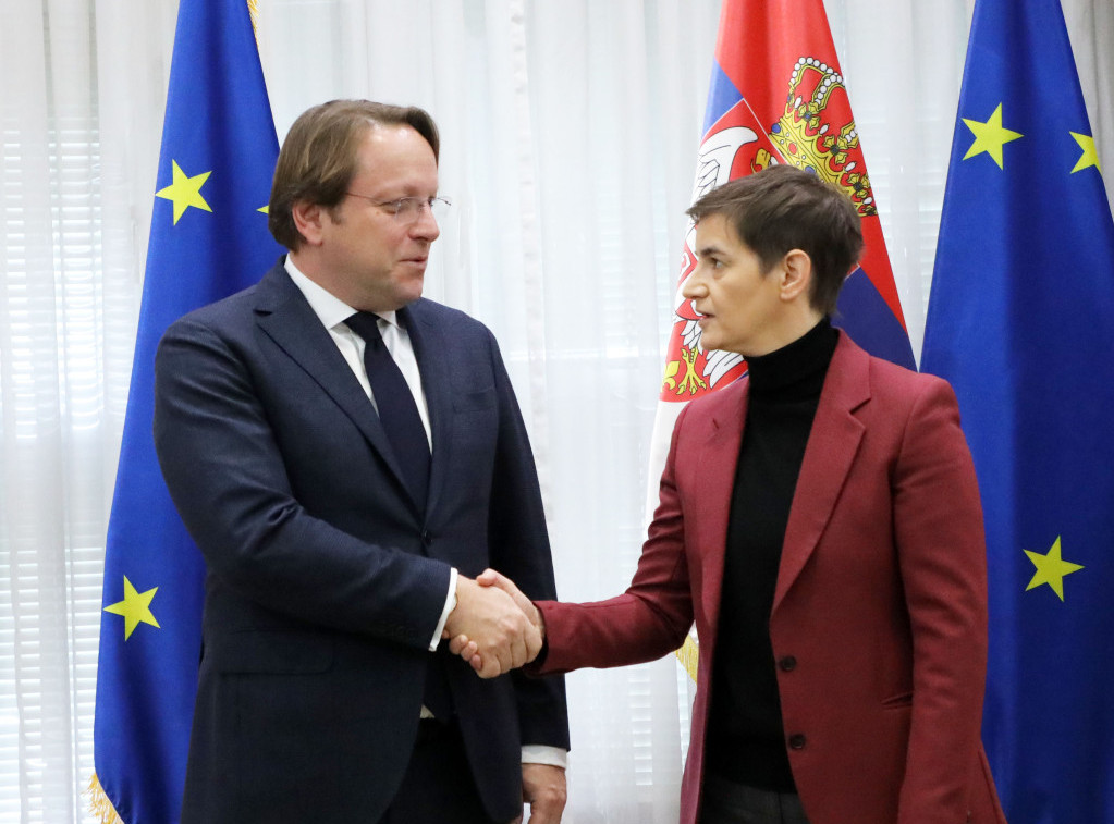 Brnabić prenela Varhejiju da Srbija ostaje posvećena reformama na putu ka EU