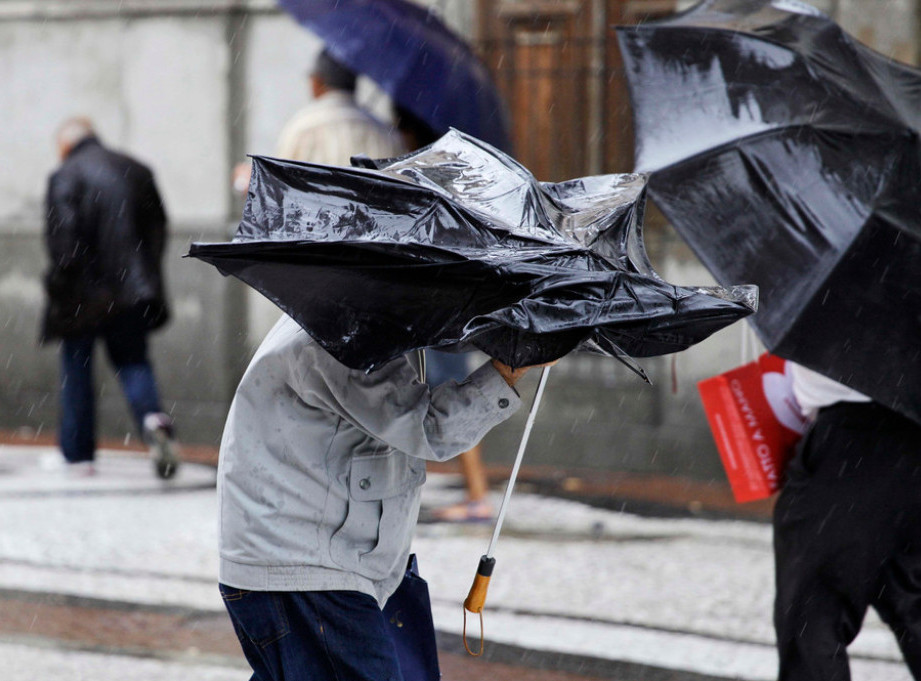 Upozorenje RHMZ: Danas ledena kiša i olujni vetar, narandžasti meteo-alarm u Banatu, istočnoj i jugozapadnoj Srbiji