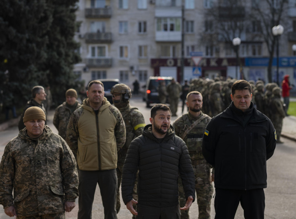 Zelenski posetio vojnike u blizini fronta u Donbasu
