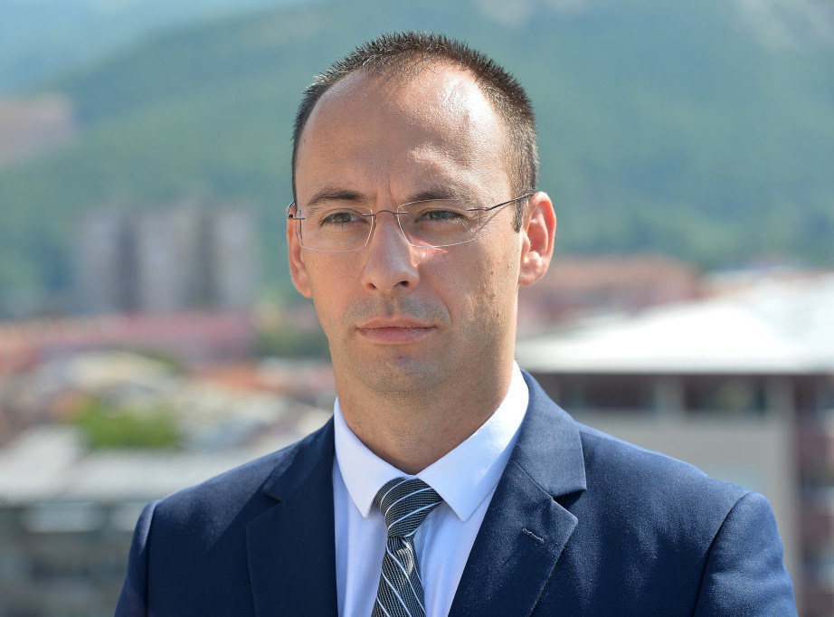 Simić: Iseljavanje zgrade u Bošnjačkoj mahali deo je plana proterivanja Srba sa KiM