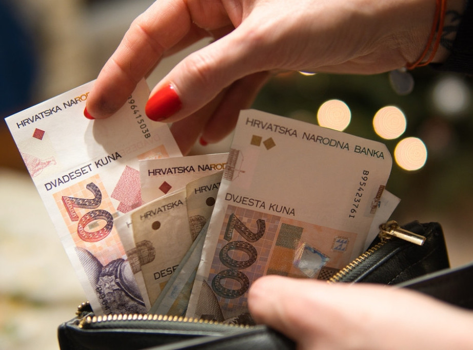 Hrvatska ukida obavezu isplate plata na tekući račun