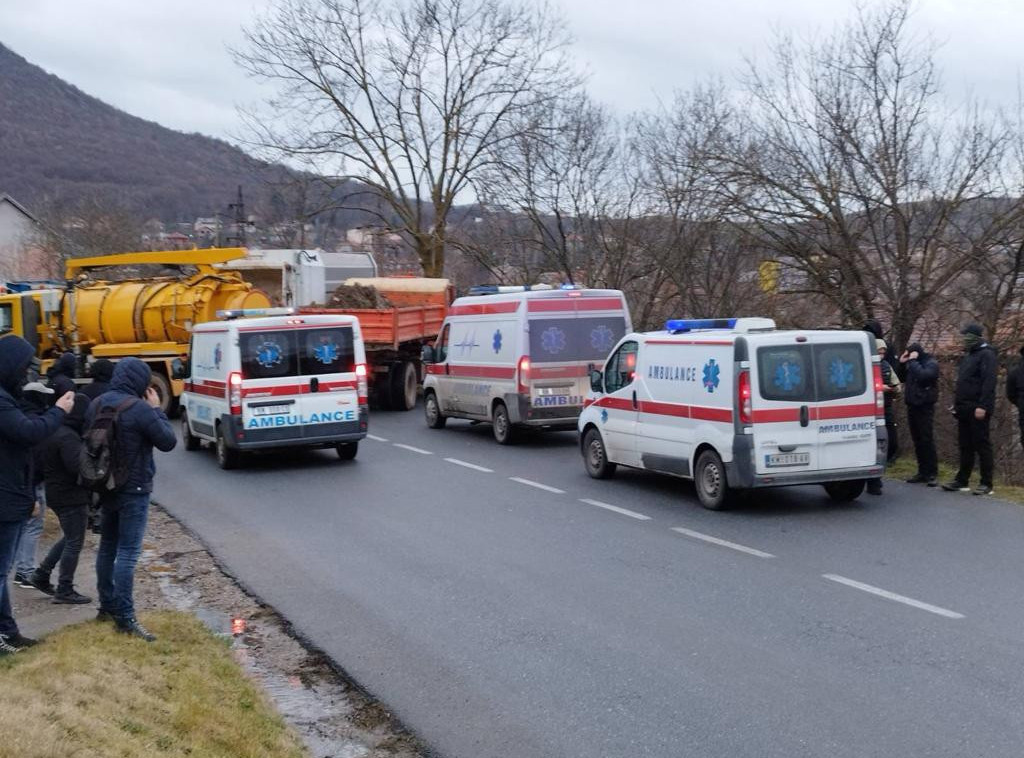 Vučić: U prepodnevnim satima kreće uklanjanje barikada