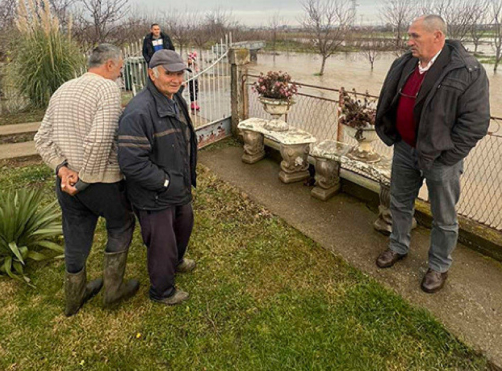 Predstavnici Kancelarije za KiM obišli poplavljeno područje u Kosovu Polju