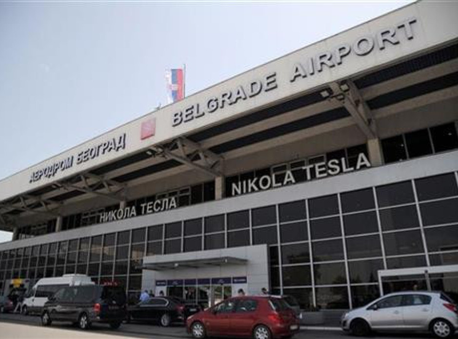 Navijači dočekali košarkaše Partizana na beogradskom aerodromu