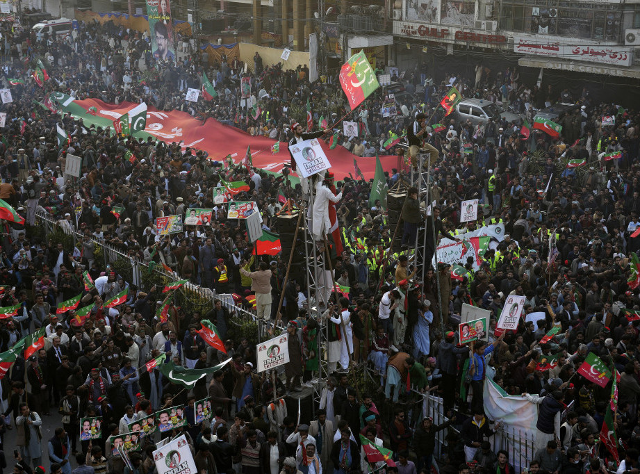 Bivši premijer Pakistana raspušta lokalne parlamente, traži raspisivanje izbora