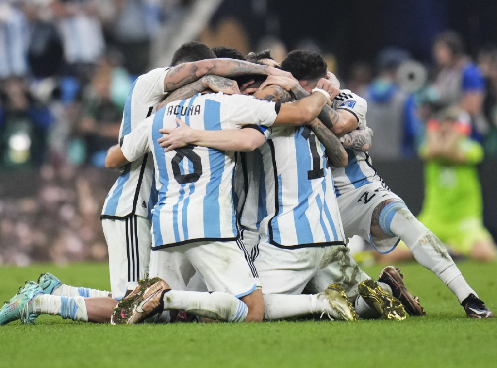 Argentina spektakularno do treće titule prvaka sveta, Mesi uz rame Maradoni